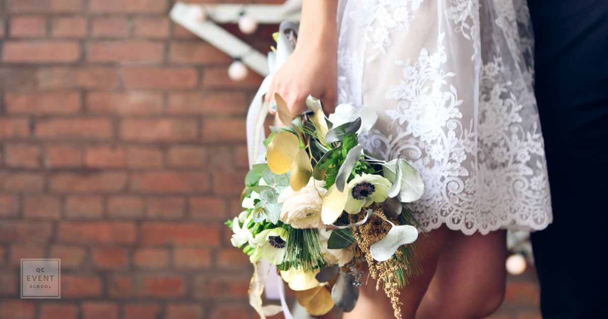event planning trends - bride with her bouquet